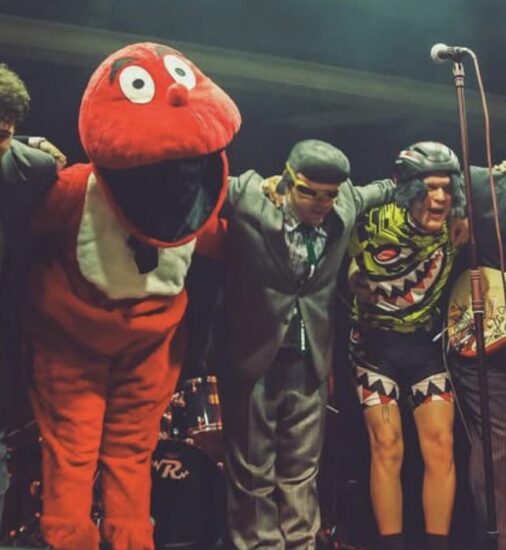 Tony Pitony insieme al Gabibbo sul set