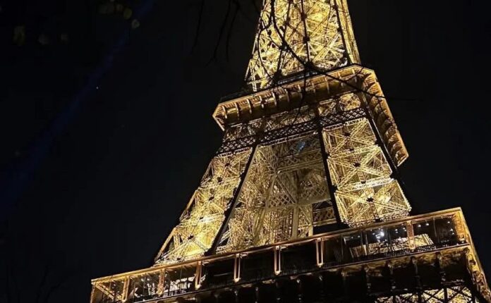 La Torre Eiffel come simbolo di eguaglianza