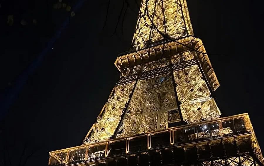 La Torre Eiffel come simbolo di eguaglianza