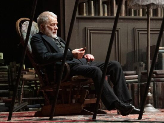 Gabriele Lavia dietro le sbarre della sua casa prigione ( foto di Tomasso Lepera)