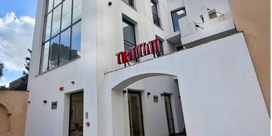 Esterno di Palazzo Lancellotti a Casalnuovo di Napoli sede del coworking