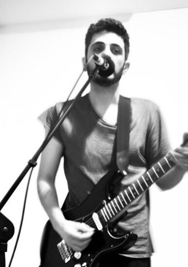 Federico Calò, voce e chitarra degli Incomodo