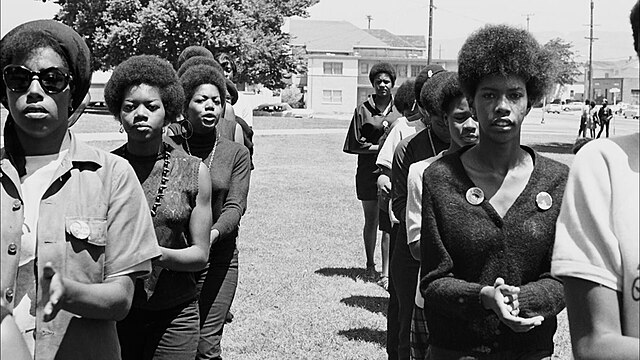 Fotografia storica di donne militanti del Black Panther Party