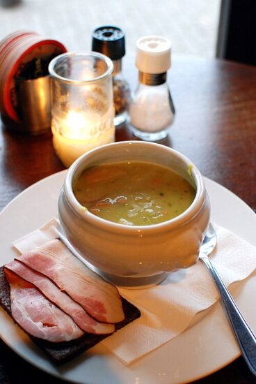 Erwtensoep zuppa di piselli olandese tradizionale