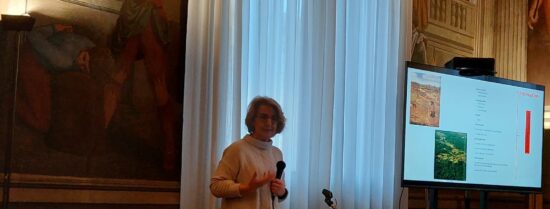 Momento della conferenza di Annaluisa Pedrotti