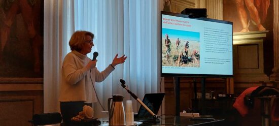 Annaluisa Pedrotti durante la conferenza a Ferrara