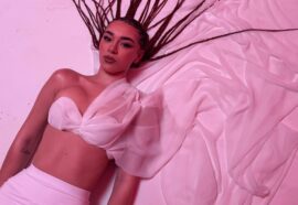 Salvatore Manzo veste Aurora Venosa nel video Chiamami ancora Love