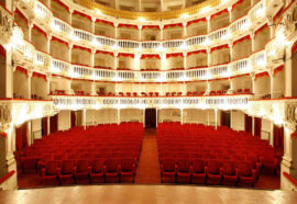 Incendio al Teatro Sannazaro di Napoli: tra paura e speranza