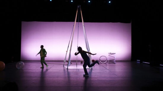 Foto di scena dello spettacolo Metadietro a cura di Flavia Mastrella