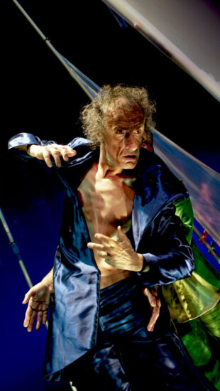 Ammutinamento nello spettacolo Metadietro di RezzaMastrella