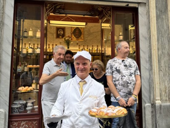 Immagine scattata al pasticcere Peppe Tomei durante il Press Tour