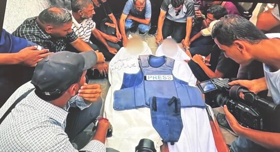 InSalaZa e la riflessione sul giornalismo nel documentario "Palestinian Land Global Change"