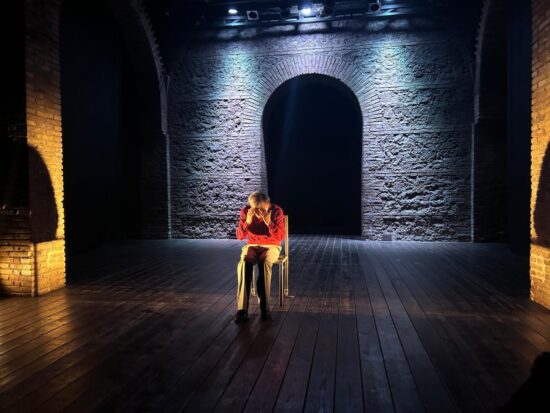 Scena drammatica dal monologo Gli Italianesi con Saverio La Ruina