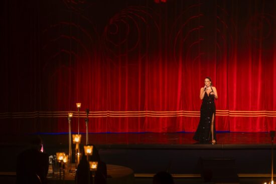 Performance acrobatica al Blu Theatre