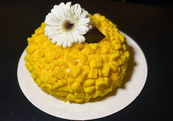 Torta mimosa artigianale della Pasticceria Rescigno servita da Foria 46