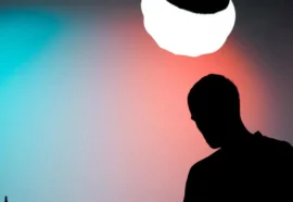 Marketing: la parola che il mercato ha svuotato (e perché oggi non basta più scegliere un’agenzia) Come un settore intero ha perso credibilità, e cosa significa per chi vuole davvero costruire un’impresa