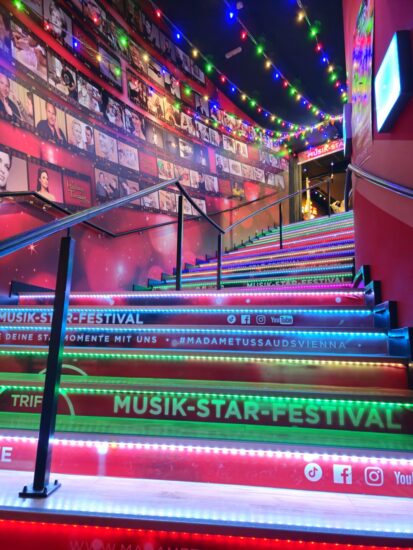 Scalinata led Madame Tussauds Vienna sezione musica