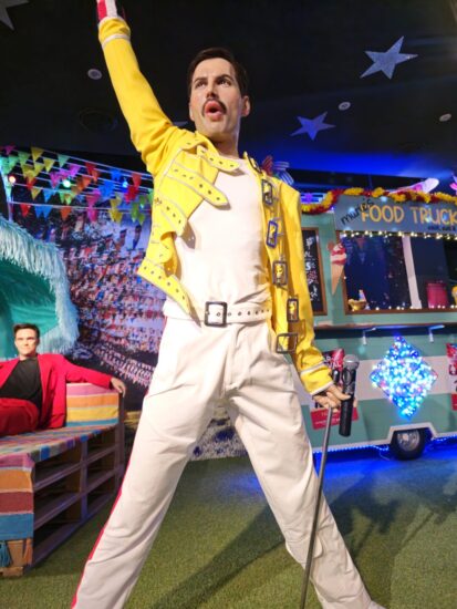 Freddie Mercury nella sezione pop del museo