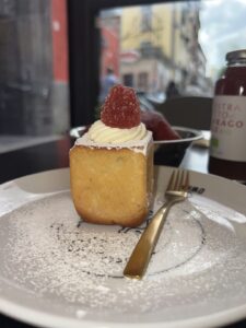 Pizzeria Owap: arriva la pizza alle fragole e il dolce Carolina