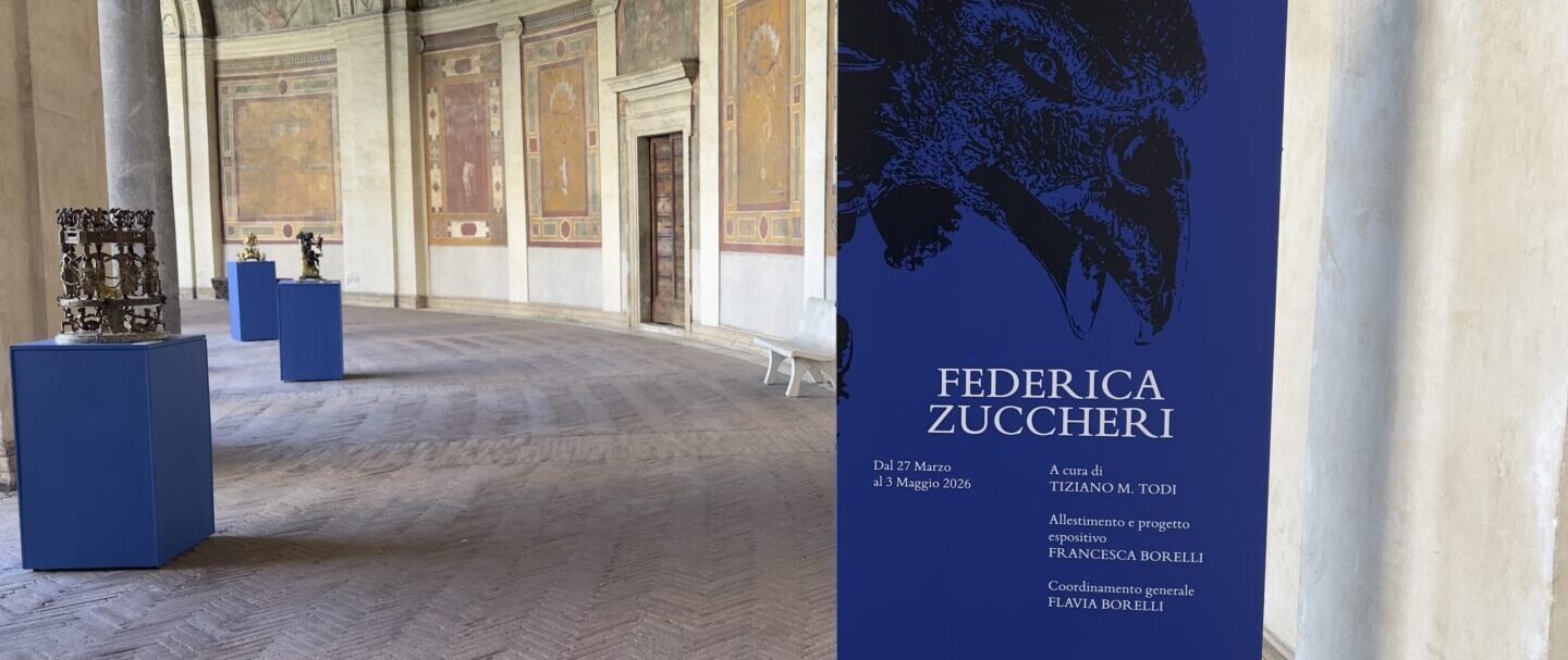 Allestimento della mostra Il sorriso della sfinge al Museo Etrusco di Villa Giulia