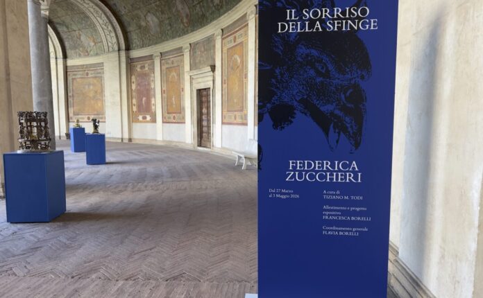 Allestimento della mostra Il sorriso della sfinge al Museo Etrusco di Villa Giulia