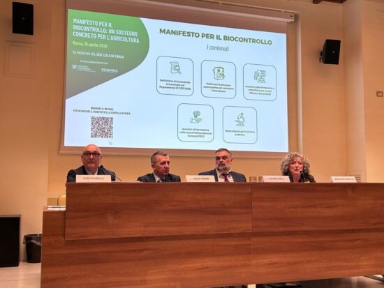 Manifesto per il Biocontrollo: Luigi Chiarello, Paolo Tassani, Luca de Carlo e Maria Grazia Mammuccini presenti all'evento per la presentazione e la firma.
