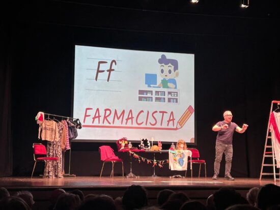 Marco Marzocca racconta la sua infanzia in una casa con genitori farmacisti