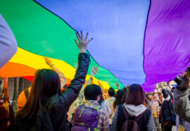 Harry Styles e il bacio al SNL: è queerbaiting?