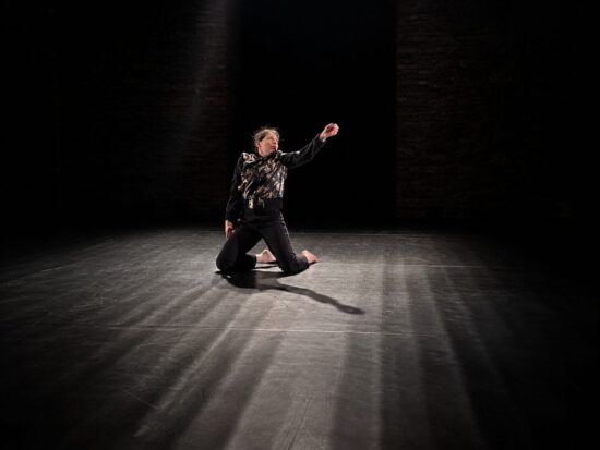 Mute - performance di Martina Gambardella con musiche di Giuseppe Giroffi e Stefano Costanzo