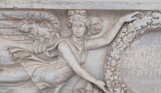 Raffigurazione a forma di angelo rinvenuta alle Terme di Diocleziano