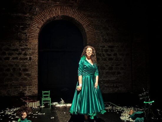 Scena di tensione e delirio di Molly Bloom, interpretata da Giorgia Cerruti