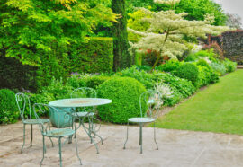 Come trasformare il giardino nello spazio perfetto per pranzi e cene all’aperto