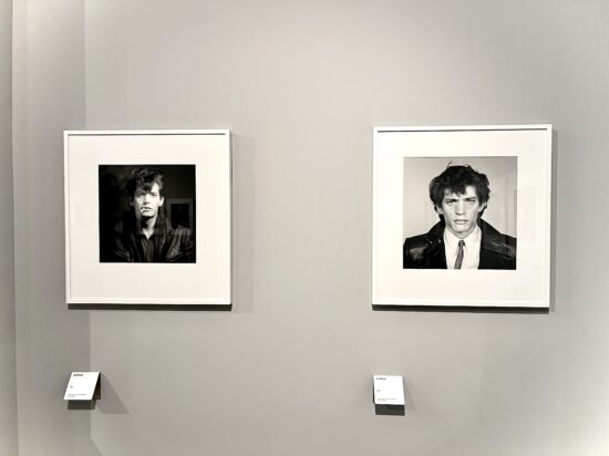 Ritratti fotografici di Patti Smith e Richard Gere nella mostra Robert Mapplethorpe. Le forme della bellezza all’Ara Pacis di Roma.