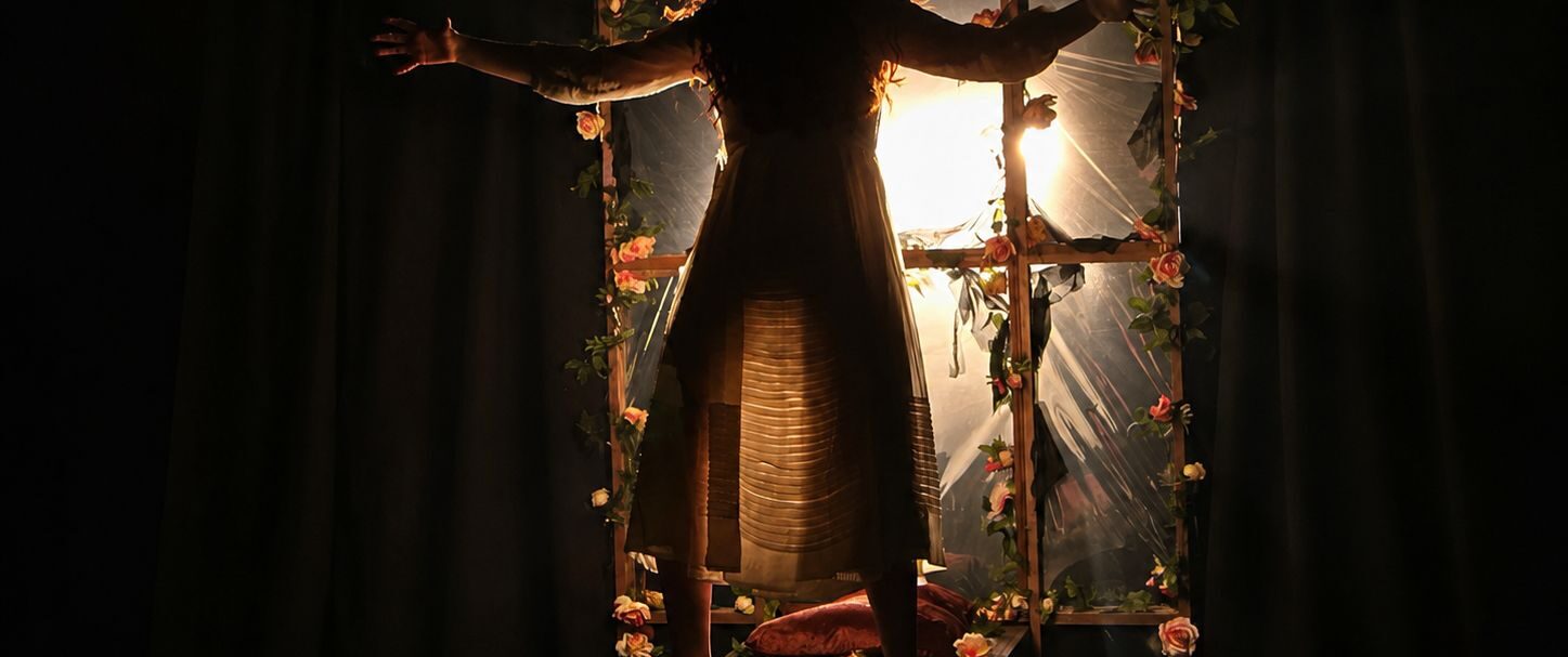 Rappresentazione della figura femminile come una presenza inquietante e misteriosa