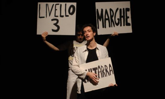 Gli attori in scena nello spettacolo Masnada quest – trova Margherita