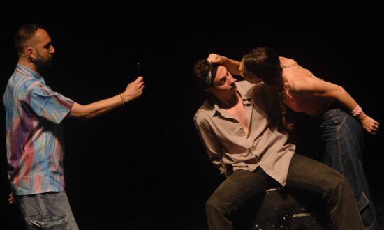 Attori teatrali in scena sul palco