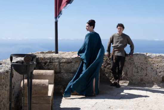 Anne Hathaway e Tom Holland in The Odyssey