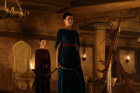 Mia Goth e Anne Hathaway in The Odyssey