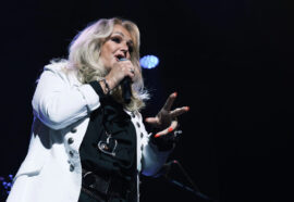 Addio alla leggenda musicale Bonnie Tyler. Aveva 75 anni