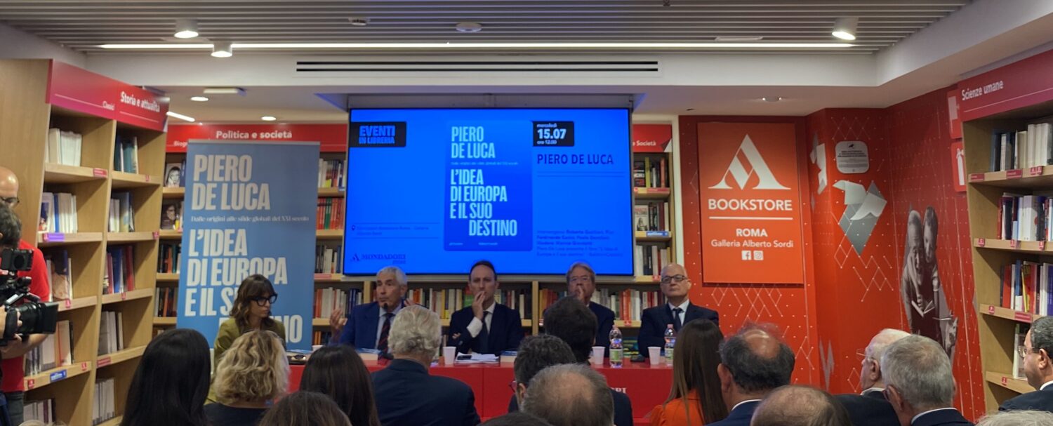 De Luce presenta il libro