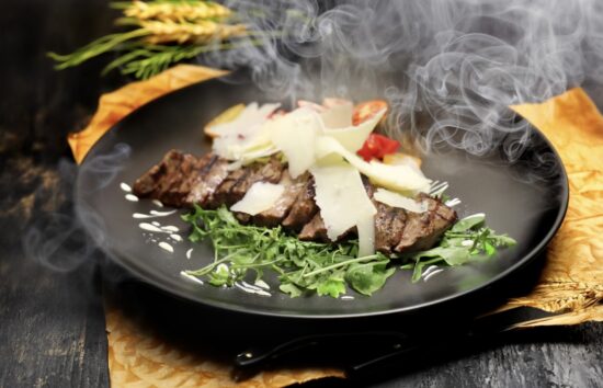 Tagliata di carne servita al ristorante Sinapsi