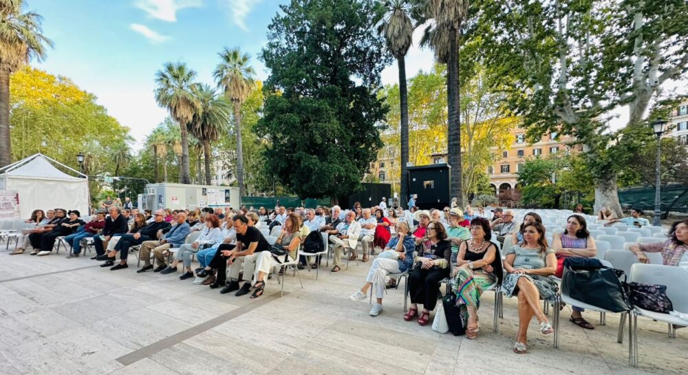 Arena di Notti di Cinema a Piazza Vittorio durante la rassegna estiva di Roma Lavoreremo da grandi