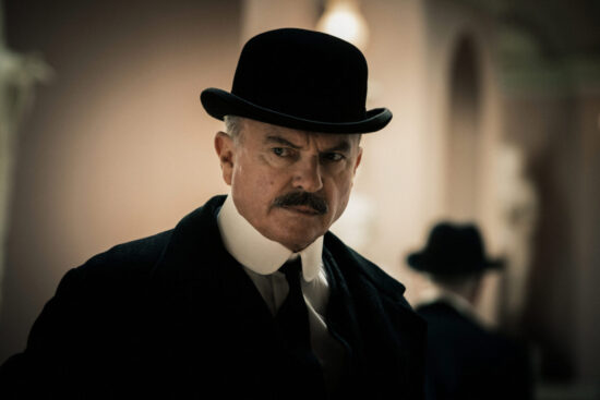 Sam Neill in una scena di Peaky Blinders