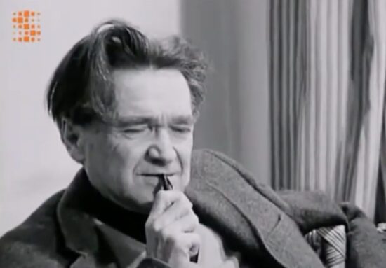 Ritratto del filosofo Emil Cioran durante un'intervista a Parigi